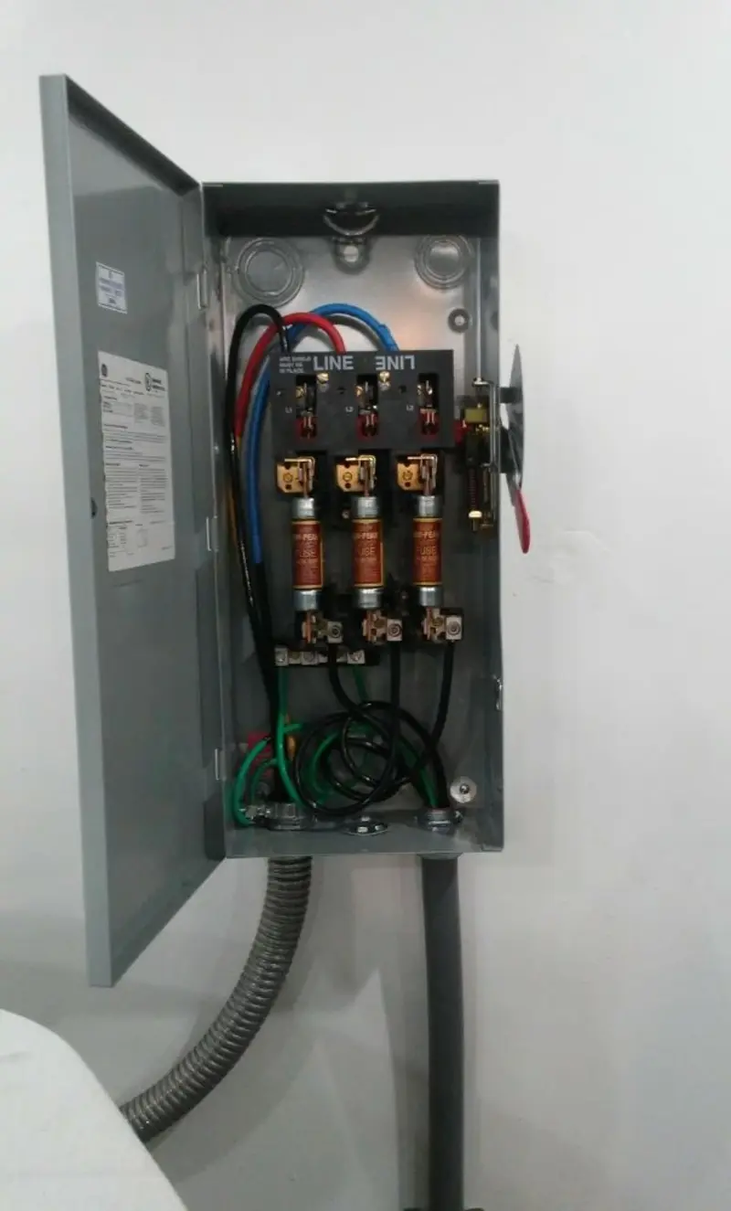 Three-phase disconnect switch installed for Smoke Detector Installation in Channelview